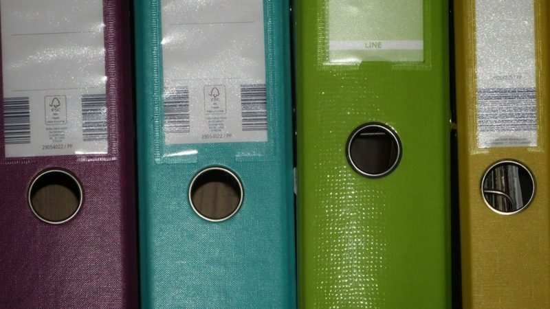 [C854] CLASSEUR EN PLAS 4ANN "D" DOS 4CM A.POCHETTE
